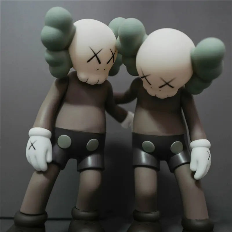 Kaws Figura Along the Way - Nuevo plus Toy Colecionable