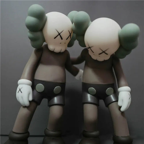 Kaws Figura Along the Way - Nuevo plus Toy Colecionable