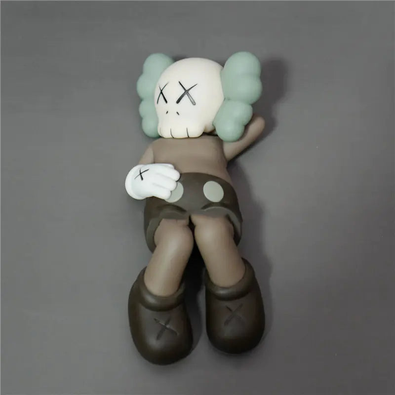 Kaws Fujisan Lying Pose Figure  coleccionable Toy