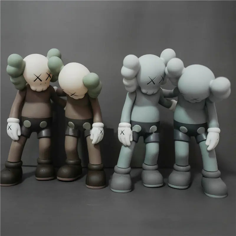 Kaws Figura Along the Way - Nuevo plus Toy Colecionable